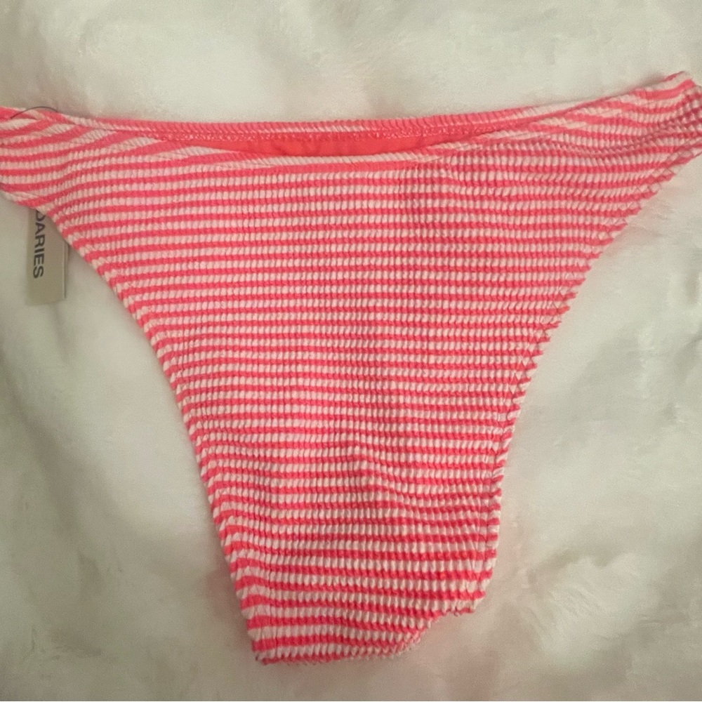 💖🤍No Boundaries Red and White Striped Bikini Bottom - Picture 7 of 8